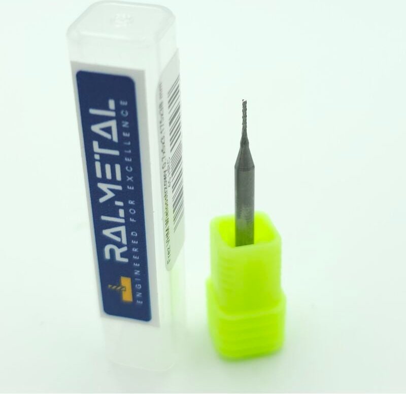 Mehrschneidiger Diamant-Leiterplattenfräser 0,7 x 3,175 x 38