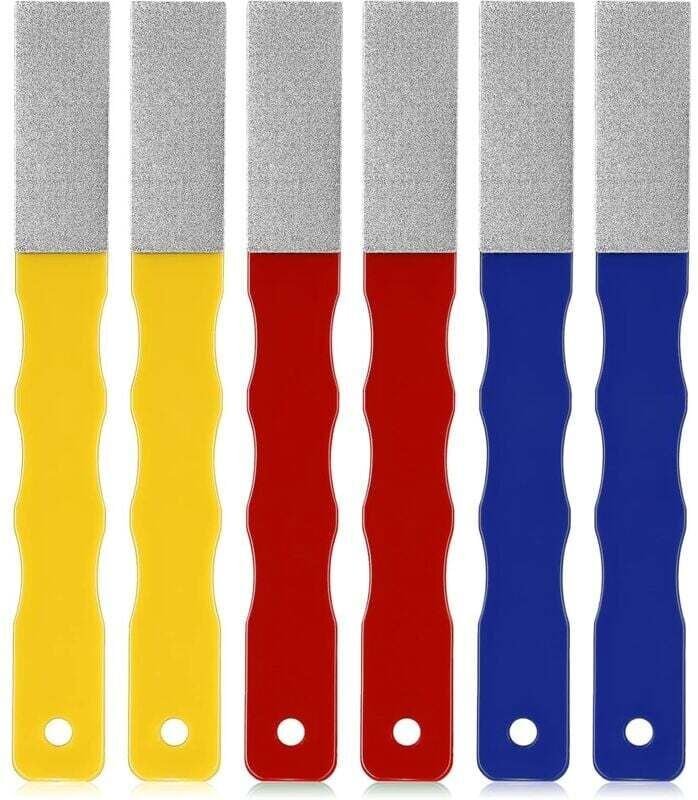 Cet ensemble comprend six pierres à aiguiser diamantées, une lime et un couteau de couleurs différentes, adaptés à la ch...