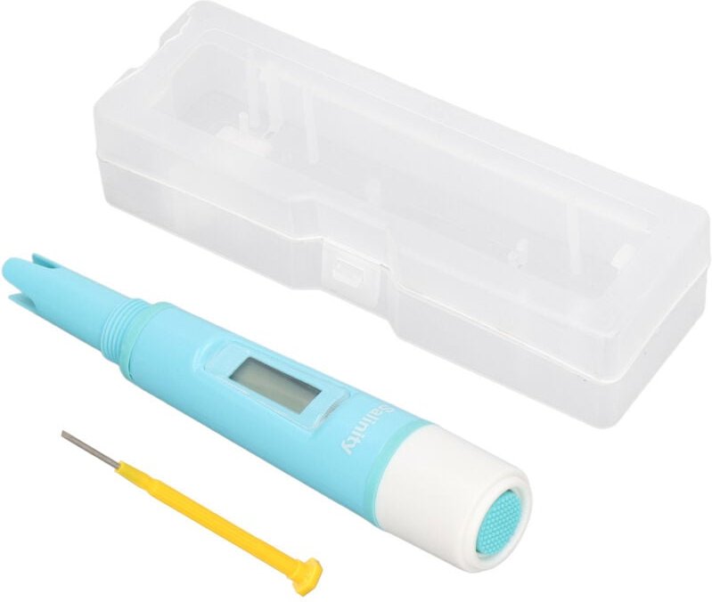 Hochpräzises, tragbares Wasser-Salzgehaltsmessgerät mit Bildschirmanzeige für die Aquakultur.