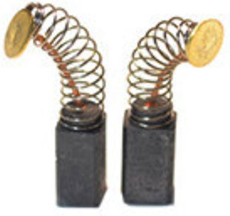 2 Stück anpassbare Kohlen für Skil. Maße: 6 x 7 x 11 mm.