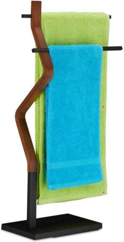 Free standing towel holder