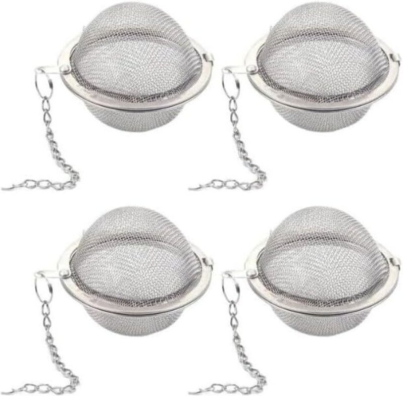 Vier silberne Edelstahl-Teekugeln mit Kette, jede mit einem Durchmesser von 5 cm.