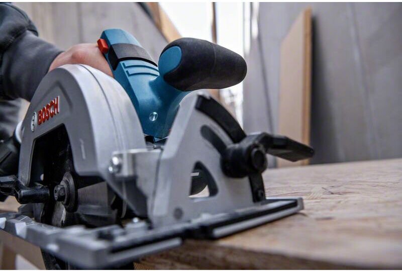 Bosch Home and Garden EasyChain 18V-15-7 Akku-Kettensäge