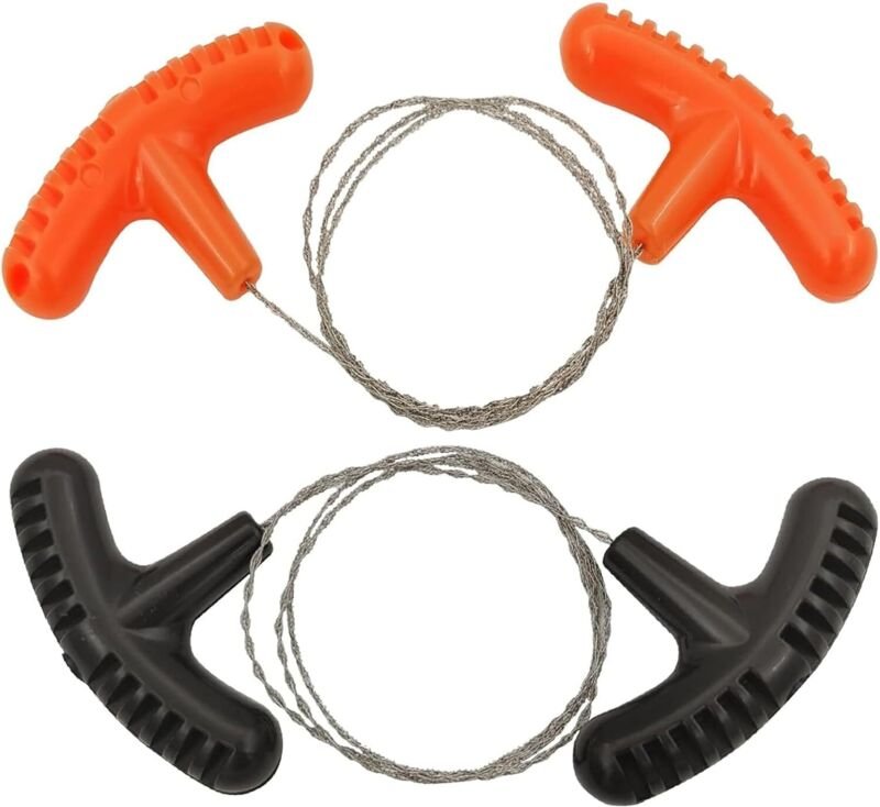Zwei Mini-Drahtsägen, orange und schwarz, 740 mm lang, geeignet für Camping und Wandern.