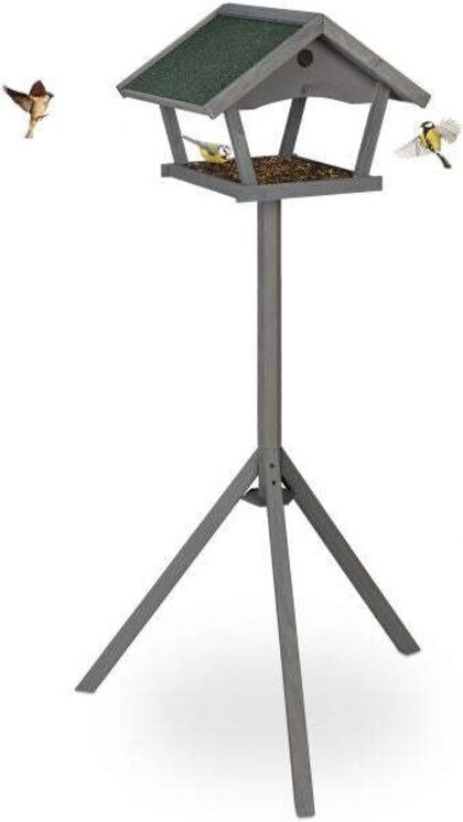 Groer vogelhauschen auf stange