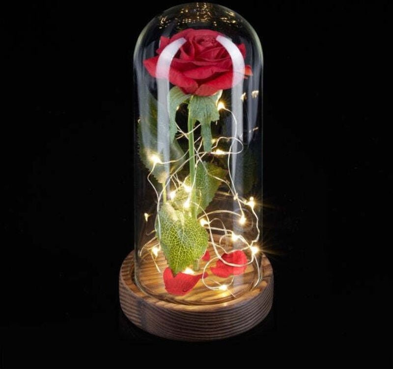 Ewige rose im glas mit kerze