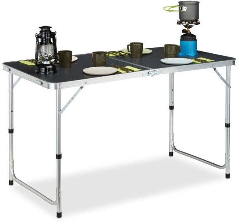 Foldable camping table