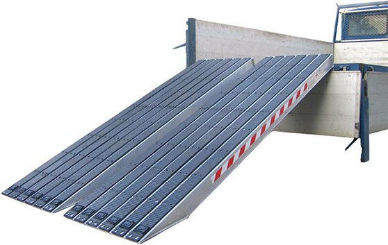 Alu Laderampe mit Gummiauflage: Breite 720mm, Ladehöhe 750mm - als Einzelstück - M120S/6/25RU