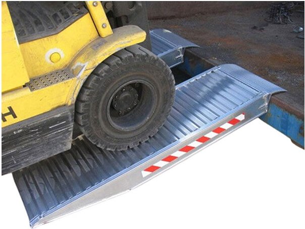 Kurzrampe / Container Auffahrschiene / Bordsteinrampe 200cm lang, Traglast 7500kg pro Paar - als Einzelstück - M160/20SH