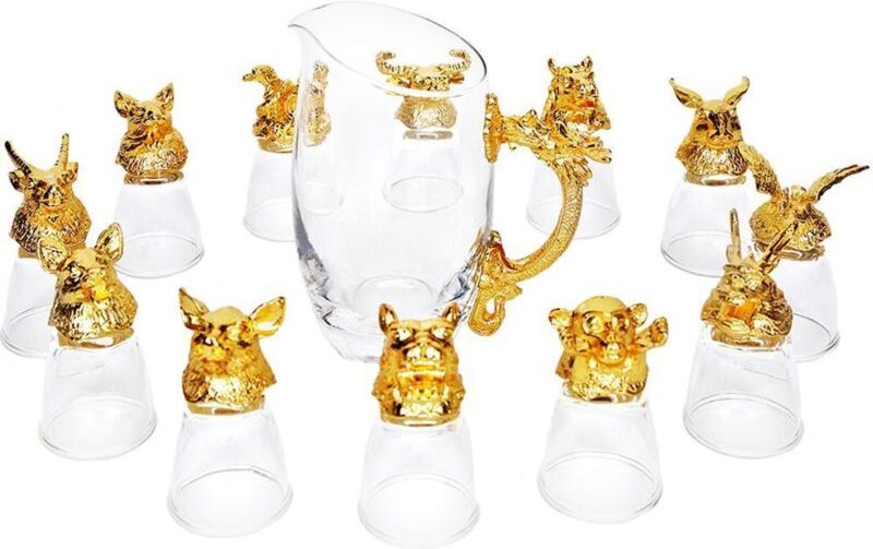 Chinesisches sternzeichen dekanter mit 12 glasern - gold