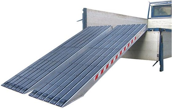 Alu Laderampe mit Gummiauflage: Breite 600mm, Ladehöhe 1500mm - als Einzelstück - M120S/5/50RU