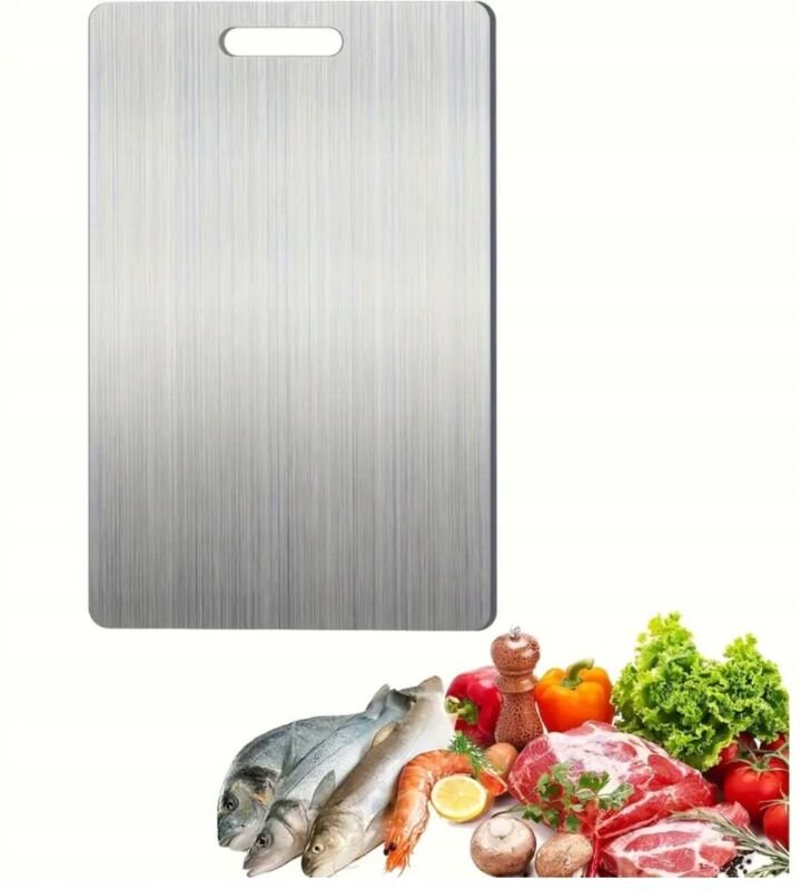 Doppelseitiges Schneidebrett aus Stahl. Hochwertiger, langlebiger Stahl.