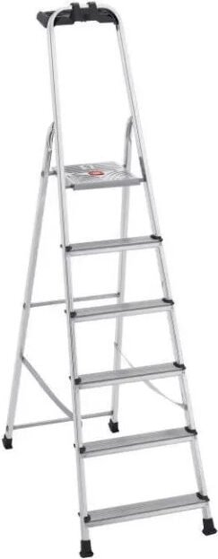 Standard-Stehleiter mit 6 Stufen.