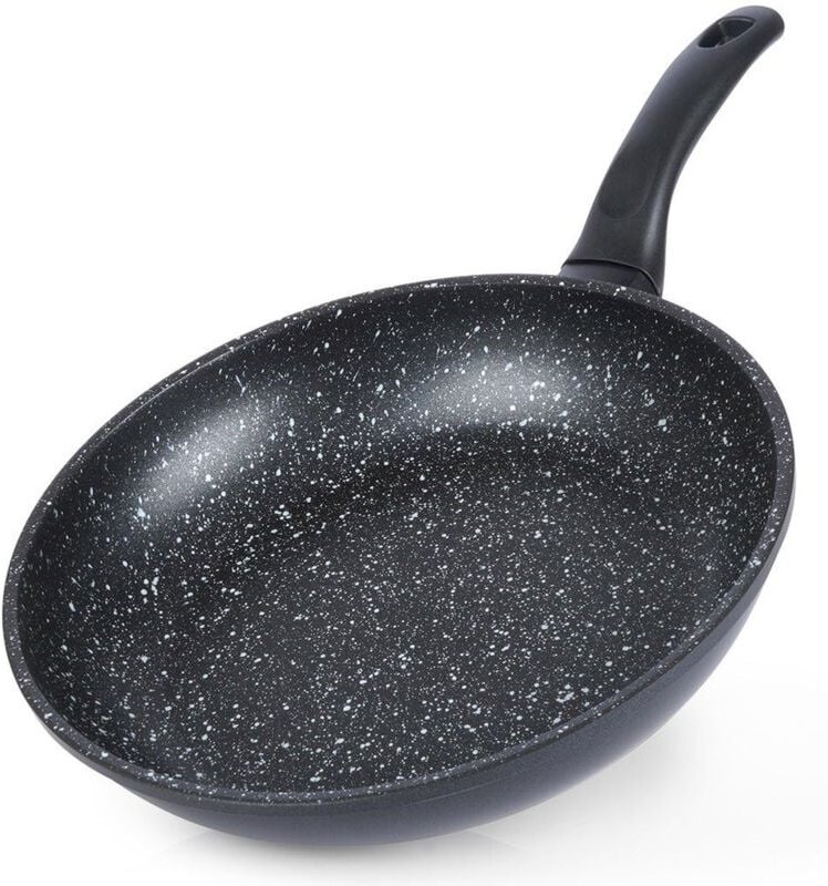 Frying pan with pfluon granit coating for all stoves