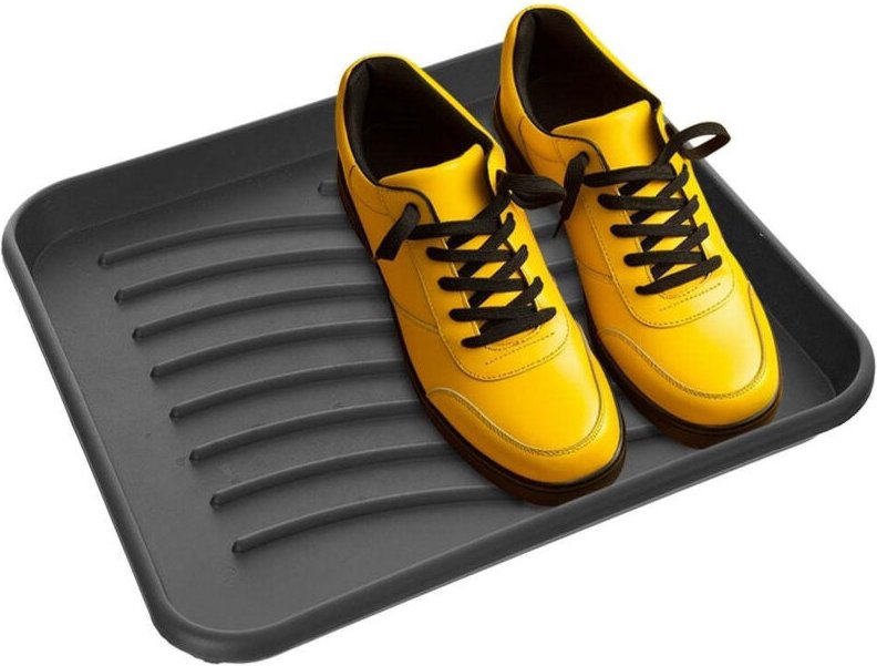 Shoe covers in black plastic - keep the floors clean in the rain