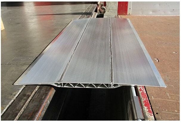 Berladebrücke 875mm, Breite 1250mm für Logistikanwendungen, für elektrische Hubwagen und Gabelstapler - MS0402TL/0875/12...