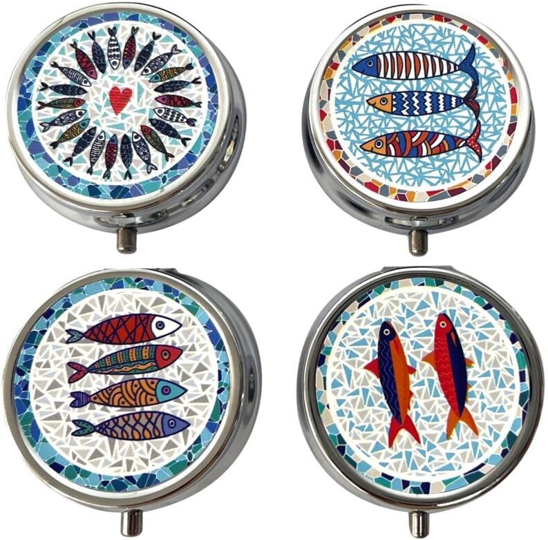 Signes Grimalt - Fisch-Pillendose mit 4 Unterteilungen, Reise-Pillen-Organizer, Metall, mehrfarbig
