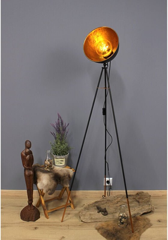 Led Stehleuchte mit schwenkbarem Schirm in Blättergoldoptik, Höhe 136cm