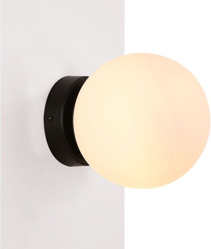 Wandleuchte „Ava“ mit Opalglaskugel E27 - IP44