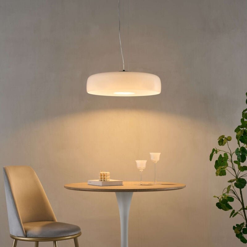 Kuppelförmige Hängeleuchte opalweißes Glas und schwarzes Metall - Riccardo