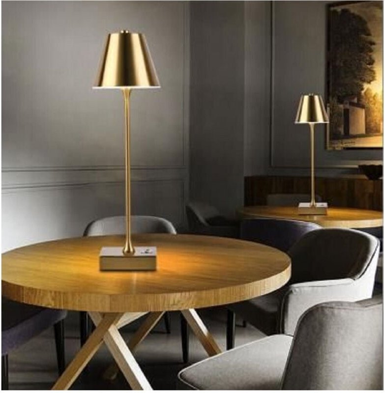 Trade Shop Traesio - Trade Shop - usb aufladbare tischlampe 10 watt 3 lichtfarben verschiedene farben D27-3C - Kupfer