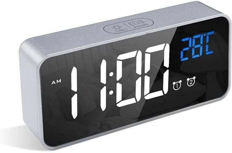 (Silber) Digitaler Wecker, LED-Wecker mit Schlummerfunktion, Aufladen über USB-Anschluss