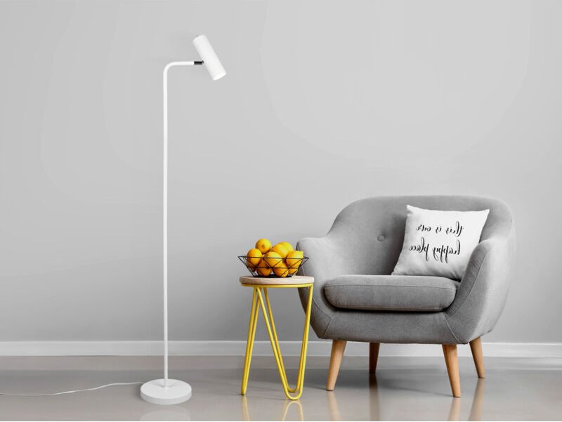 Led Stehlampe in Weiß matt, Spot schwenkbar, Höhe 151cm