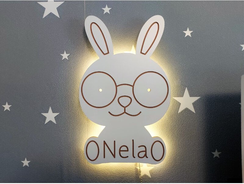 Luz nocturna de conejo LED a batería con nombre