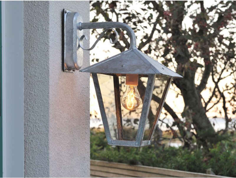 Konstsmide - Hängende Wandleuchte benu, E27, galvanisierter Stahl, Höhe 43 cm