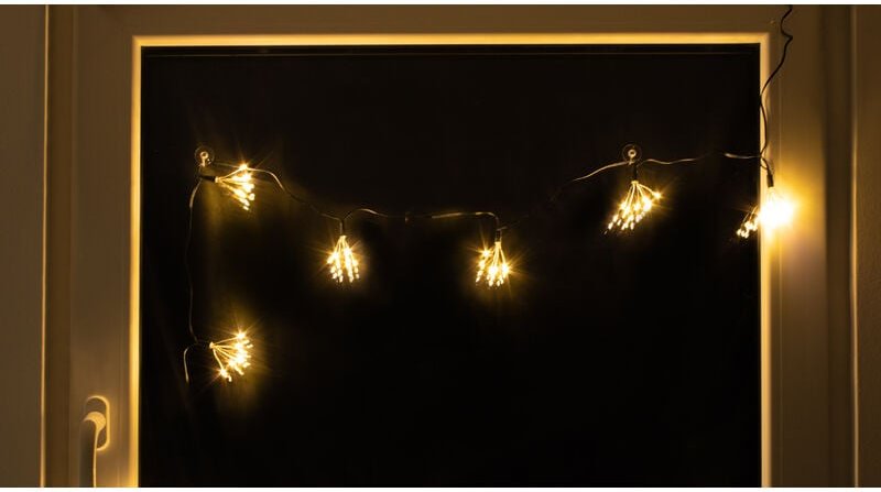 Lichterkette mit Lichterbüscheln - 200 cm / 70 LED - Garten Deko Beleuchtung für Außen mit Timer Batterie betrieben