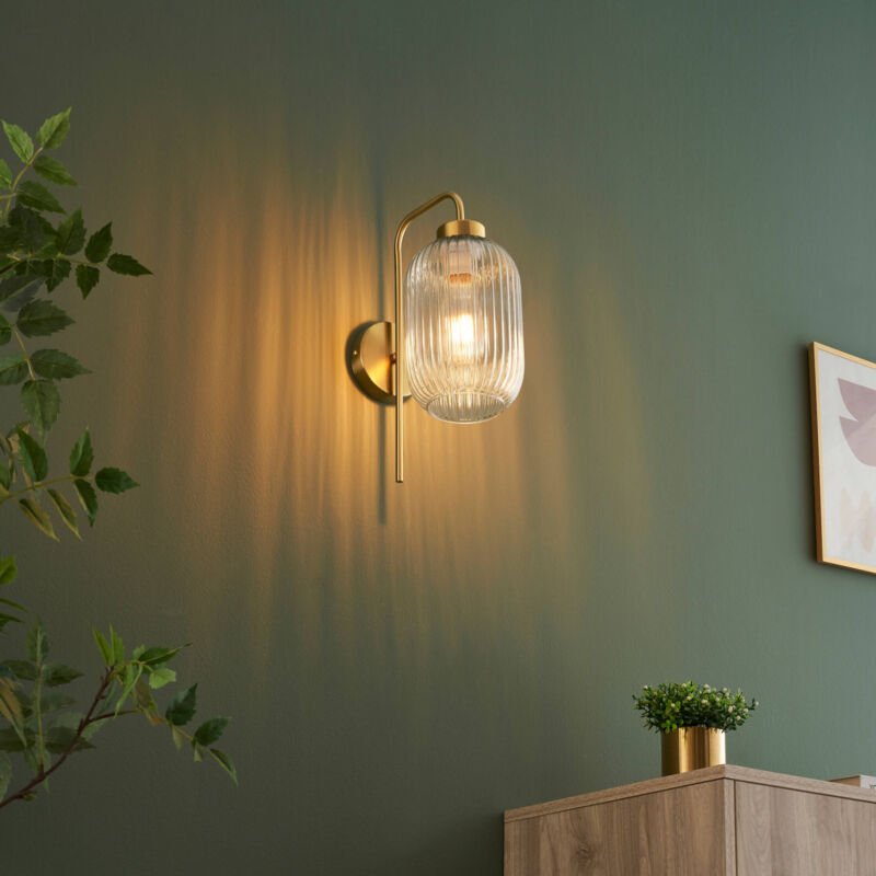 Goldfarbene Vintage-Wandleuchte mit geriffeltem Glas -Canelia