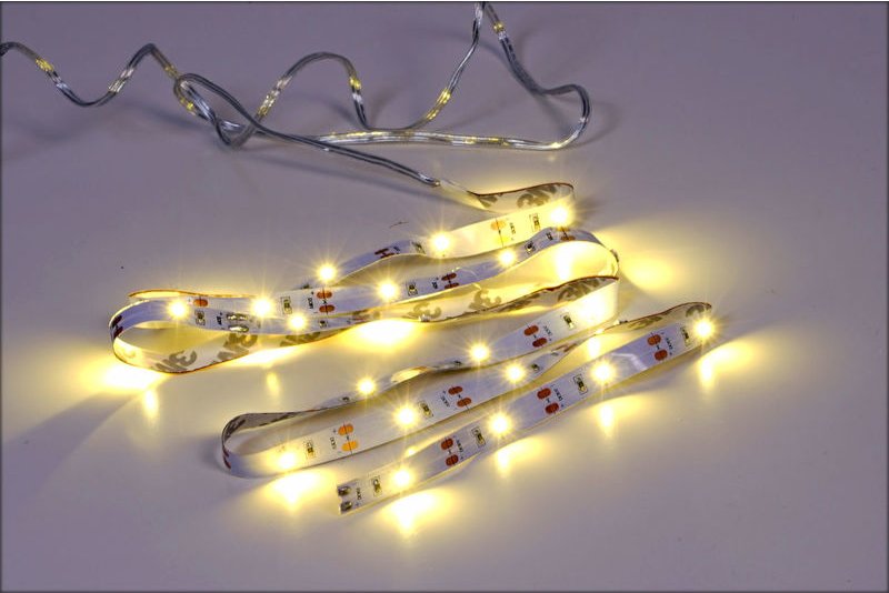 Spetebo - led Stripe mit 30 led in warm weiß - 100 cm - led Streifen mit selbstklebender Rückseite