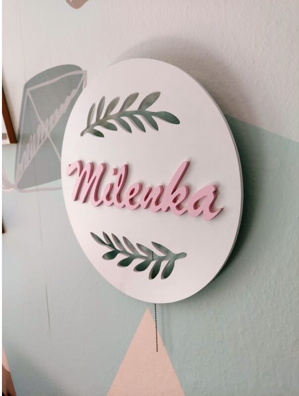 Lámpara de noche Tulajka con nombre y hojas de laurel