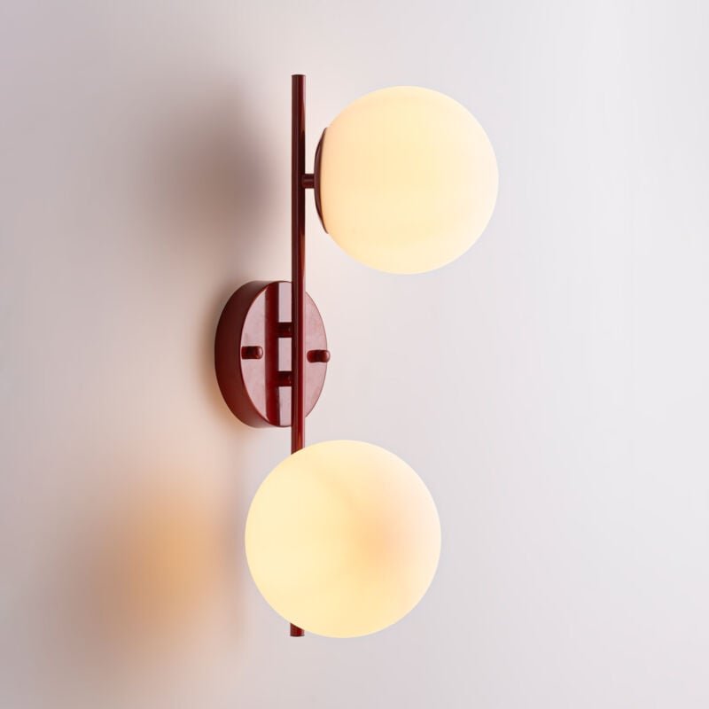Doppelte Wandleuchte mit Opalglaskugel „Double“