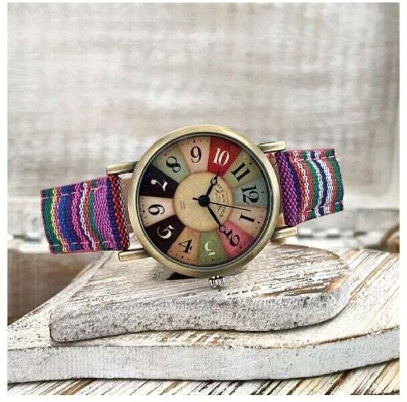 Uhren für Teenager mit mehrfarbigen Regenbogenarmbändern, Retro-Uhr