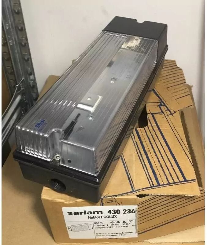 Sarlam - 430236 – Hublot Ecolux G23 11 w IP65 IK07 – Sockel Polypro. Noir