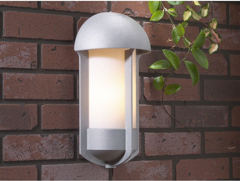 Konstsmide - Silberne Aluminium Wandleuchte tyr, E27, opales Acryglas, IP23