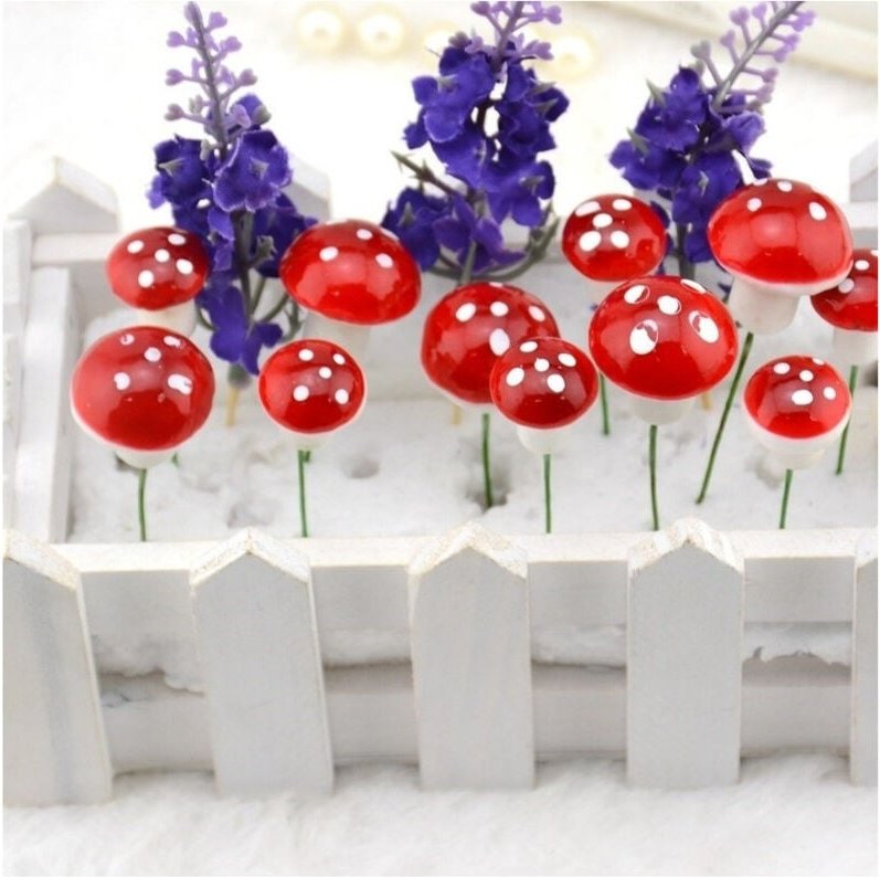 Trade Shop Traesio - Trade Shop - 20 stück künstliche rote pilz pflanze nach hause dekoration herzstück -