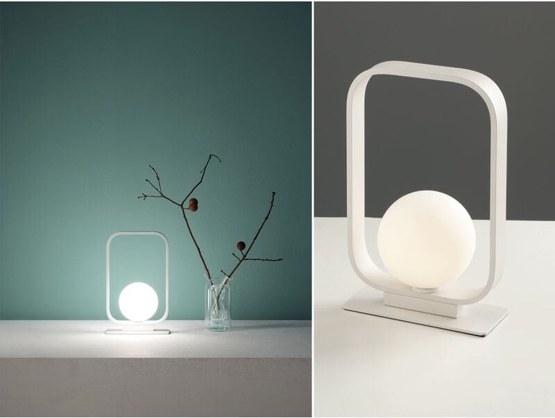 Kleine LED Tischleuchte Weiß mit Opal Glaskugel , 26cm hoch, 16cm breit