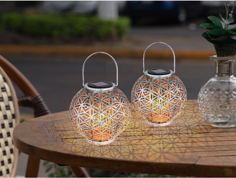 Meinewunschleuchte - 2er Set led Solarlaternen Kugel mit Dekorstanzungen Silber Antik & Gold, Ø20cm