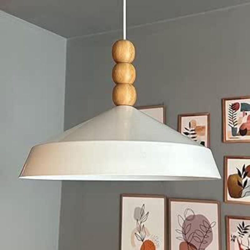 Lema Schlichter Weißer Kronleuchter mit drei Holzperlen, Pendelleuchte für Restaurants, Cafés und Wohnzimmer