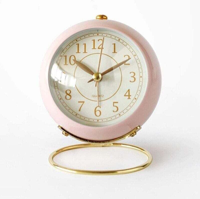 Aiperq - Leiser Wecker ohne Ticken, tickfreie Nachttischuhr mit Nachtlicht, Retro-Wecker, Quarzwerk, batteriebetriebene ...