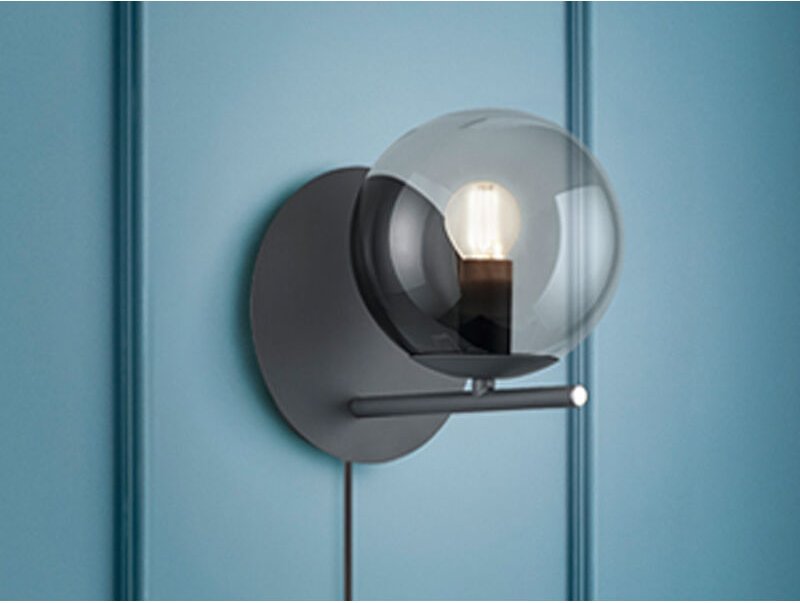 Meinewunschleuchte - led Wandleuchte in Anthrazit mit Lampenschirm Glaskugel Rauchfarbig, Höhe 21cm
