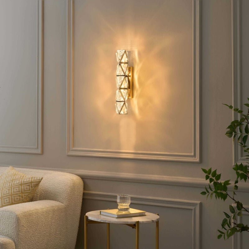 Goldene Wandleuchte aus Metall mit dekorativen LED-Kristallen - Dalina
