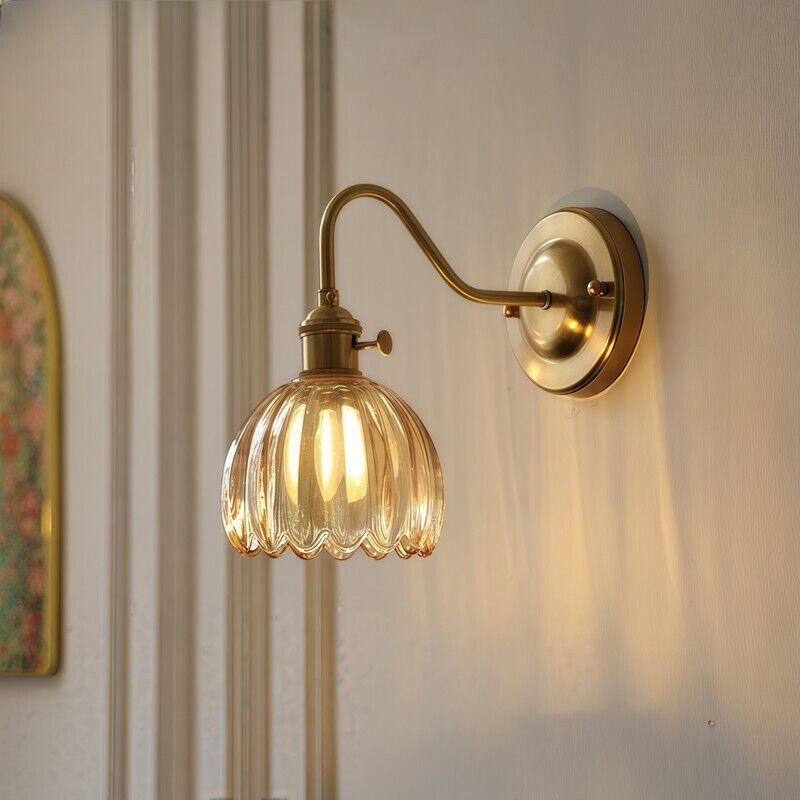 Vintage-Wandleuchte aus Messing, gebogene Röhrenwandleuchte in Form einer kleinen bernsteinfarbenen Blüte, geeignet für ...