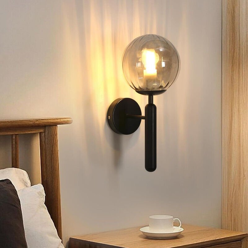 COMELY Moderne Wandleuchte mit Kugel aus Rauchglas – Mattschwarz – E27-Fassung – Minimalistisches Design für Wohnzimmer,...
