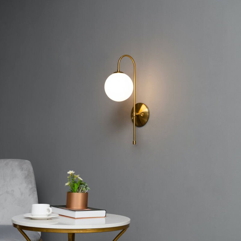 Kosilum - Wandleuchte aus goldfarbenem Metall und Weißglas - Oriol