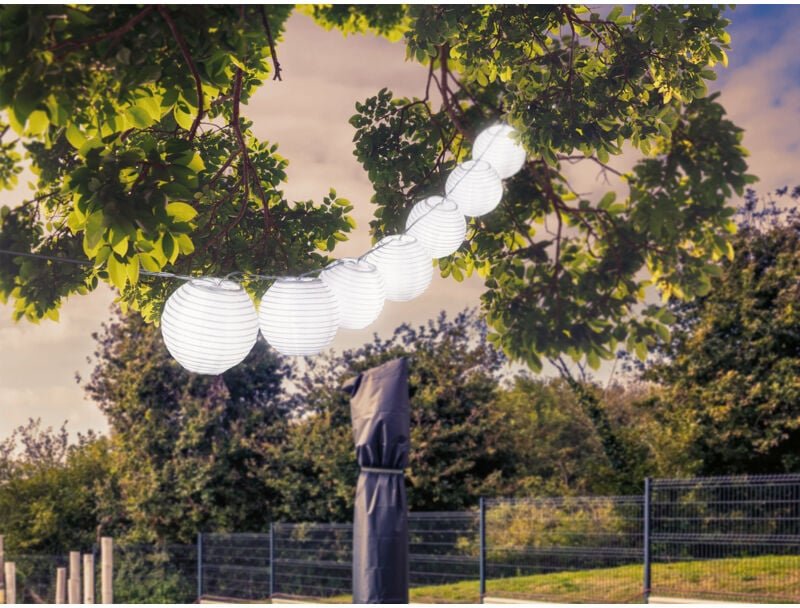 Solarbetriebene led Outdoor Lichterkette mit 10 weißen Lampions, Länge 3 Meter