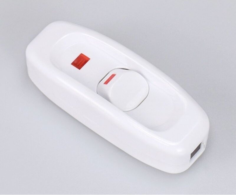 Ein weißer Schalter, 250 V 10 A, mit LED-Anzeige, geeignet für Nachttischlampen, Tischlampen, Spiegellampen und ähnliche...