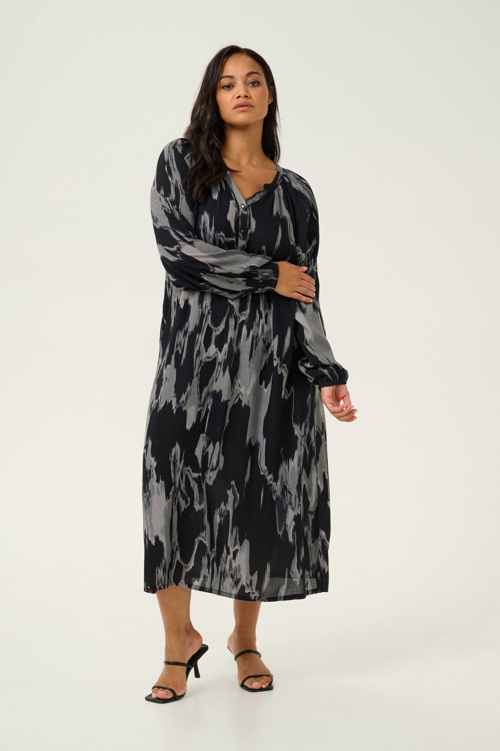 Kleid Loose fit Black/White Graphic Print black offwhite